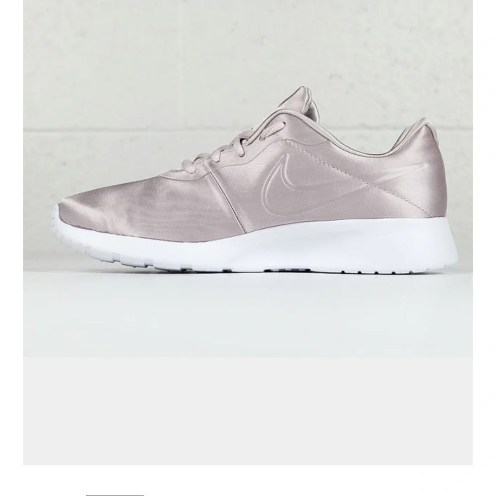 NIKE TANJUN PINK SATIN RUNNING SNEAKER